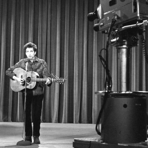 Dylan returns to The Ed Sullivan Theatre for Letterman performance