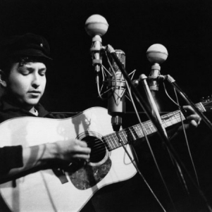 Dylan opens his 1965 tour of England in Sheffield