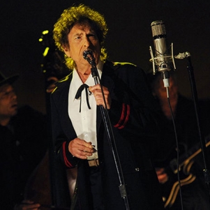 Dylan returns to The Ed Sullivan Theatre for Letterman performance