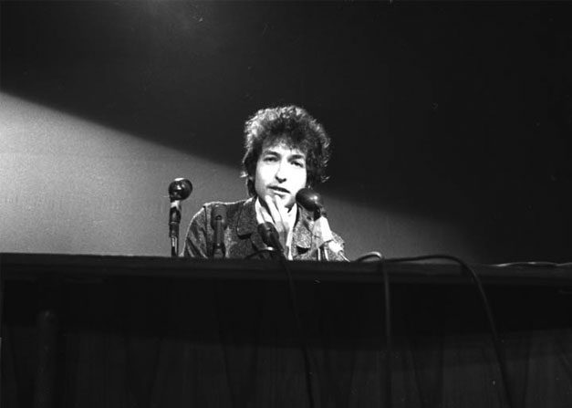 'I think of myself more as a song and dance man' - Bob Dylan's San Fransisco press conference