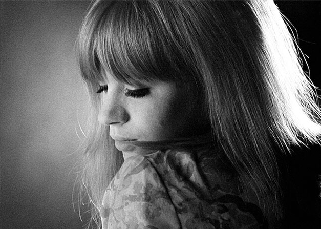 Marianne Faithfull on Dylan: 'He's not terribly witty, and takes himself very seriously'