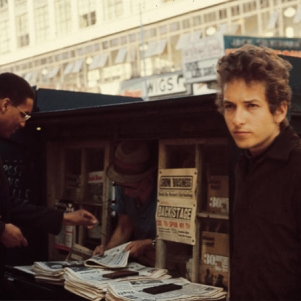 Bob Dylan performs new material