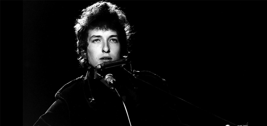 Listen to two tracks from Dylan's Manchester concert