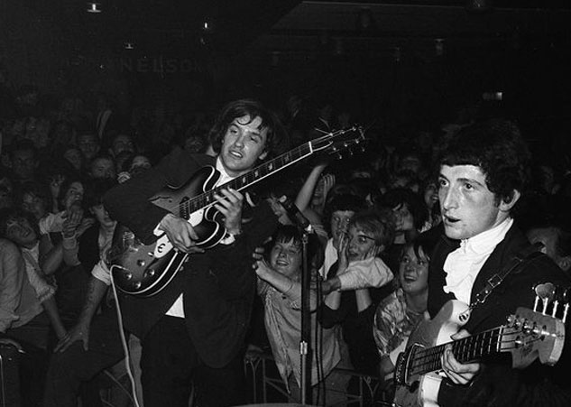The Kinks making slashed amp hits
